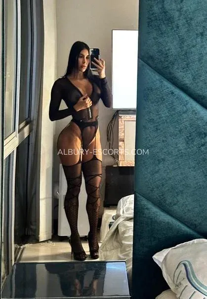 Albury escorts Vanessa — 4