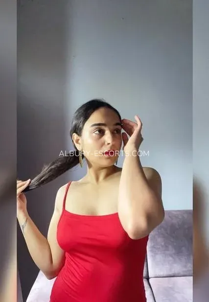 Albury escorts Isabelle — 1