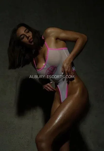 Albury escorts Frida — 5