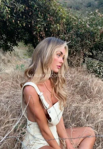 Albury escorts Jillian — 7