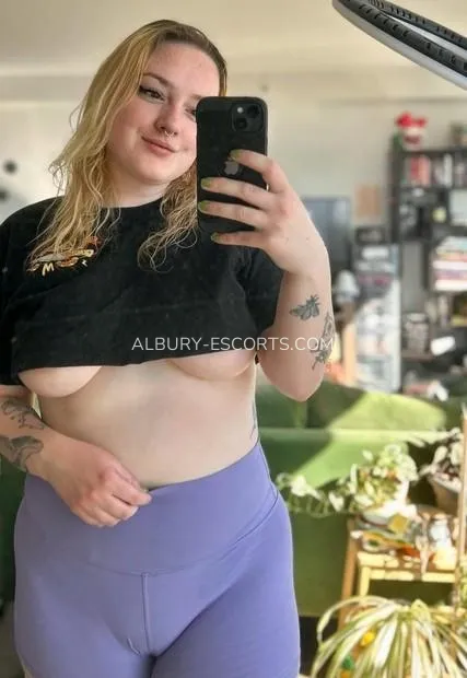 Albury escorts Susanne — 2