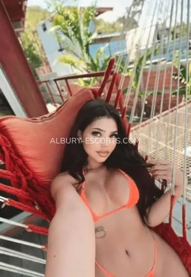 Albury escorts Maggie — 2