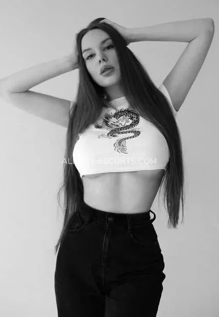 Albury escorts Leah — 3