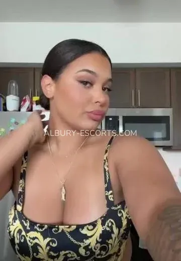 Albury escorts Mafalda — 1