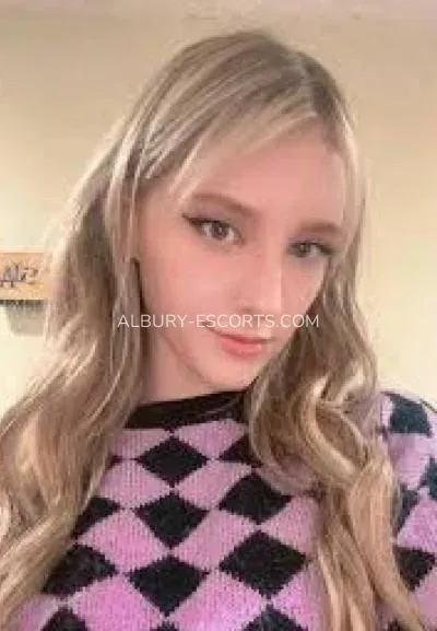 Albury escorts Katelyn — 4