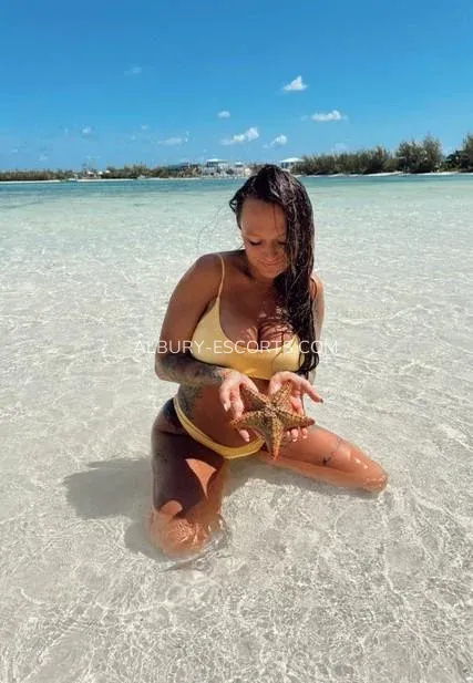 Albury escorts Malin — 1