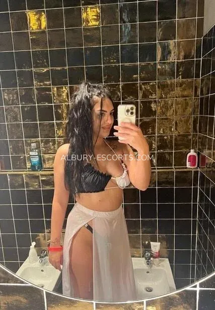 Albury escorts Frida — 3