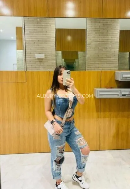 Albury escorts cinta