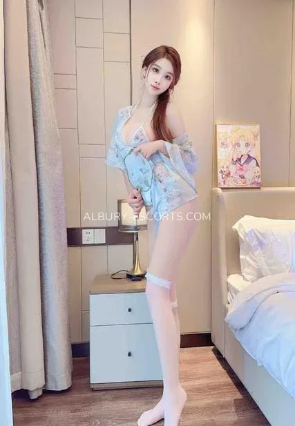 Albury escorts Daniela — 1