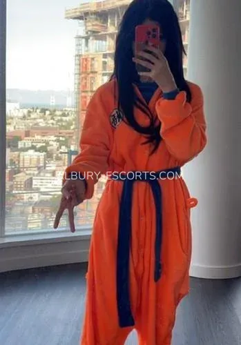 Albury escorts Lindsey — 1