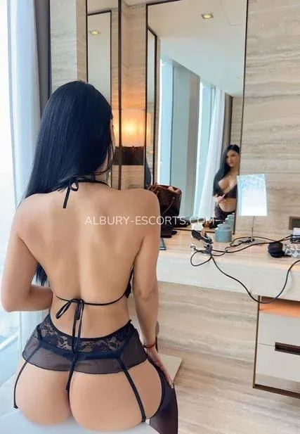 Albury escorts Mariah — 7
