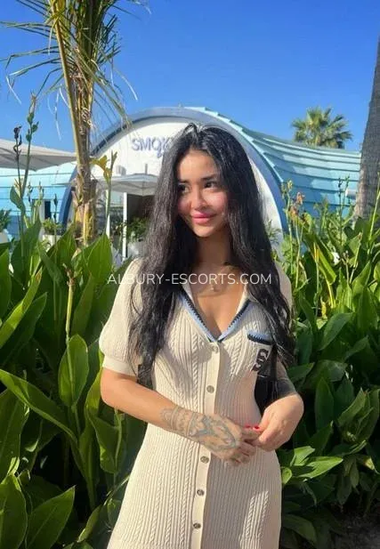 Albury escorts Gracie — 1