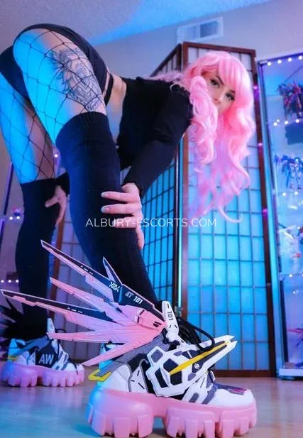 Albury escorts Charlotte — 3