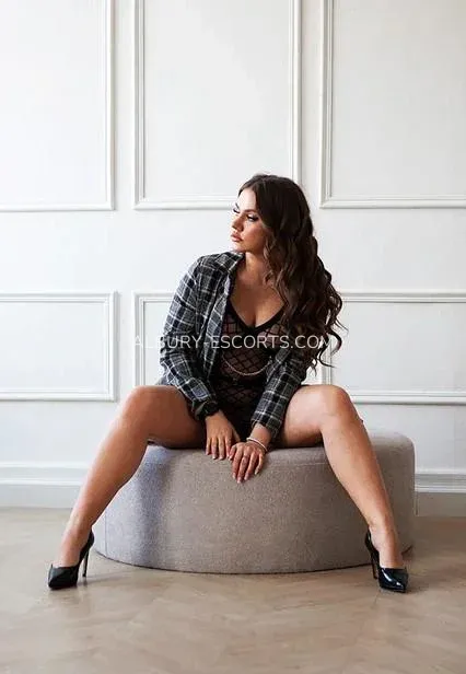 Albury escorts Brooke — 7