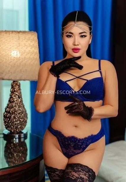 Albury escorts Lavinia — 1