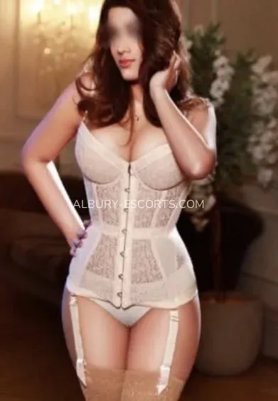 Albury escorts Madelyn — 4