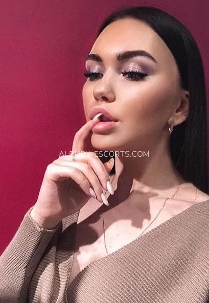 Albury escorts Reese — 4