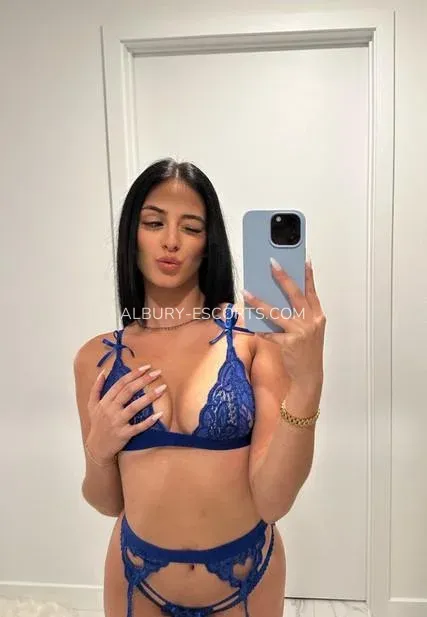 Albury escorts Susanne — 4