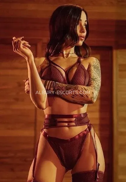 Albury escorts Molly — 5