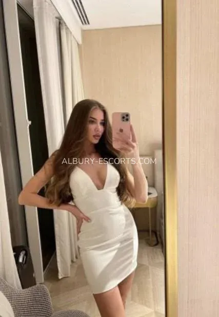 Albury escorts Madelyn — 5