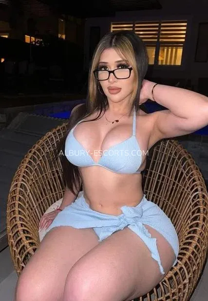 Albury escorts Ellinor — 4