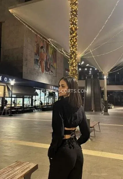 Albury escorts Amelia — 4