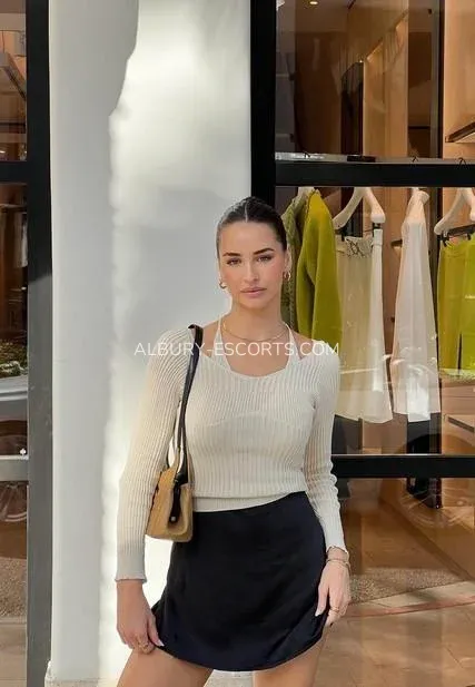 Albury escorts Frida — 3