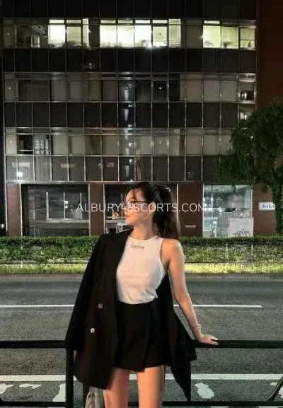 Albury escorts Mary — 1