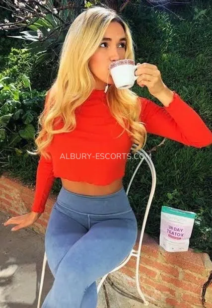 Albury escorts Kate — 2