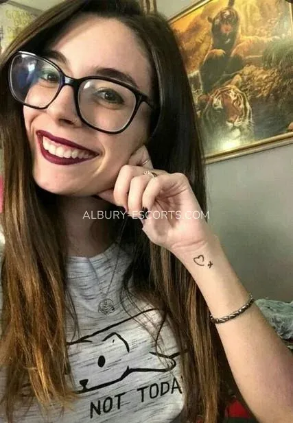 Albury escorts Zoe — 3