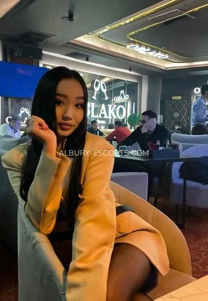 Albury escorts Rebecca — 6