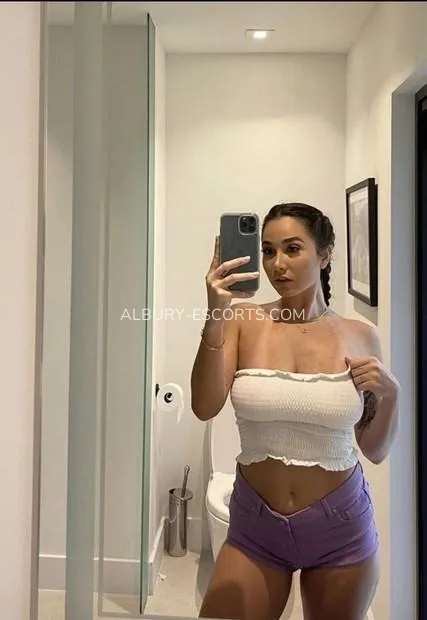 Albury escorts Vivian — 2