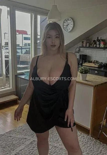 Albury escorts Åsa — 4