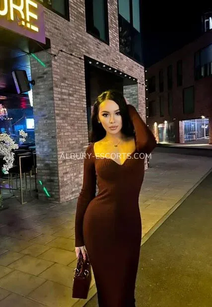 Albury escorts Virginia — 5