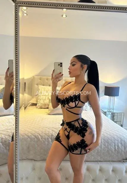 Albury escorts Amanda — 3