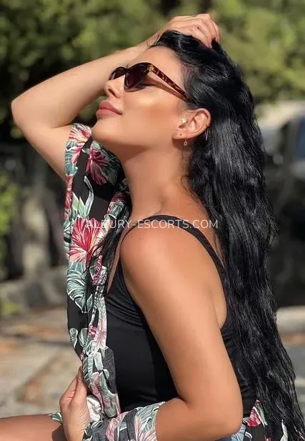 Albury escorts Helena — 3