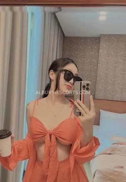 Albury escorts Ariel — 1