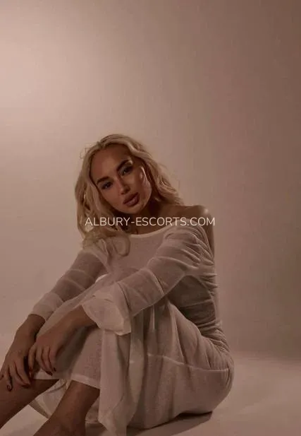 Albury escorts Isabella — 5