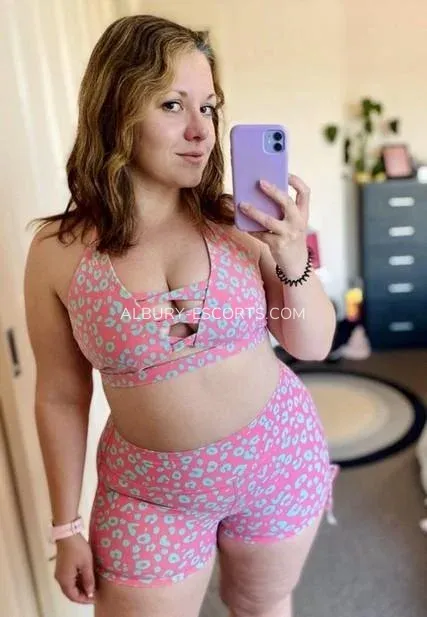 Albury escorts Katarina — 1