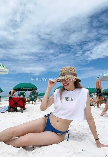 Albury escorts Agnes — 2