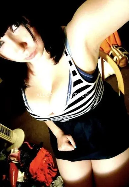 Albury escorts Aaliyah — 1