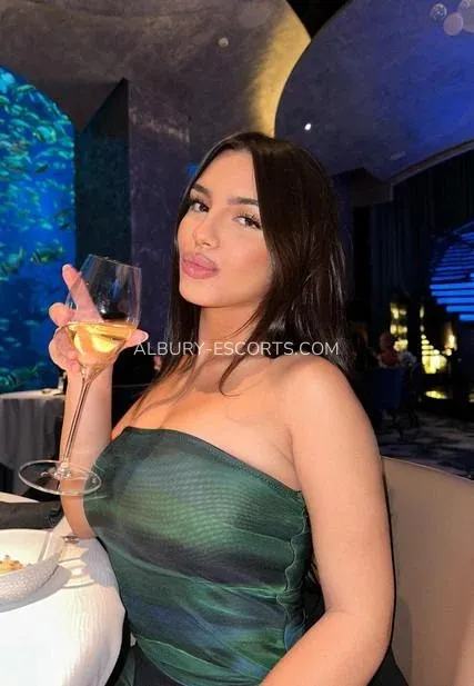 Albury escorts Katelyn — 4