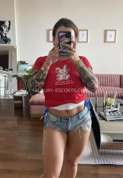 Albury escorts Lovisa — 4