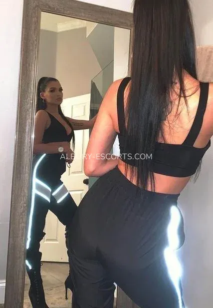 Albury escorts Elise — 1