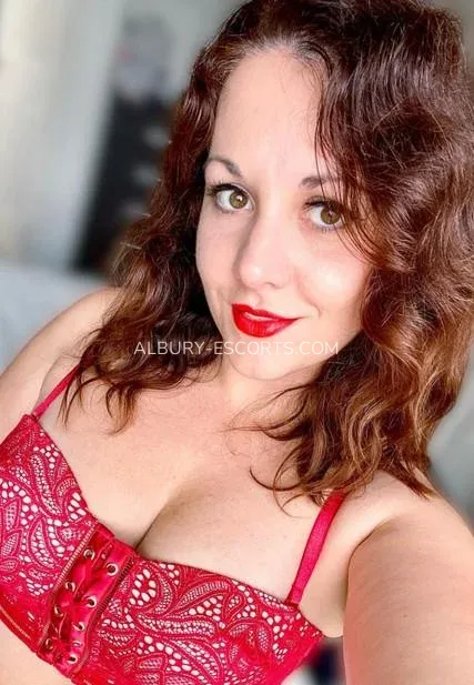 Albury escorts Lily — 1