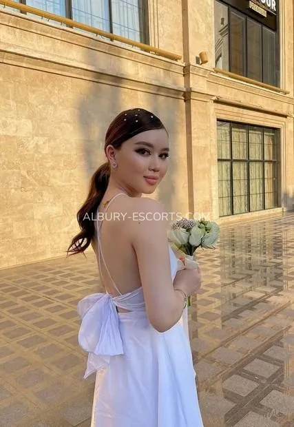 Albury escorts Jadyn — 2