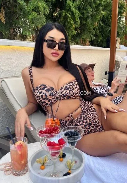 Albury escorts Frida — 8