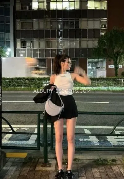 Albury escorts Mary — 2