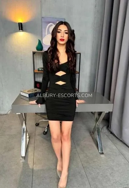 Albury escorts Ulla — 2