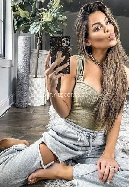 Albury escorts Jennifer